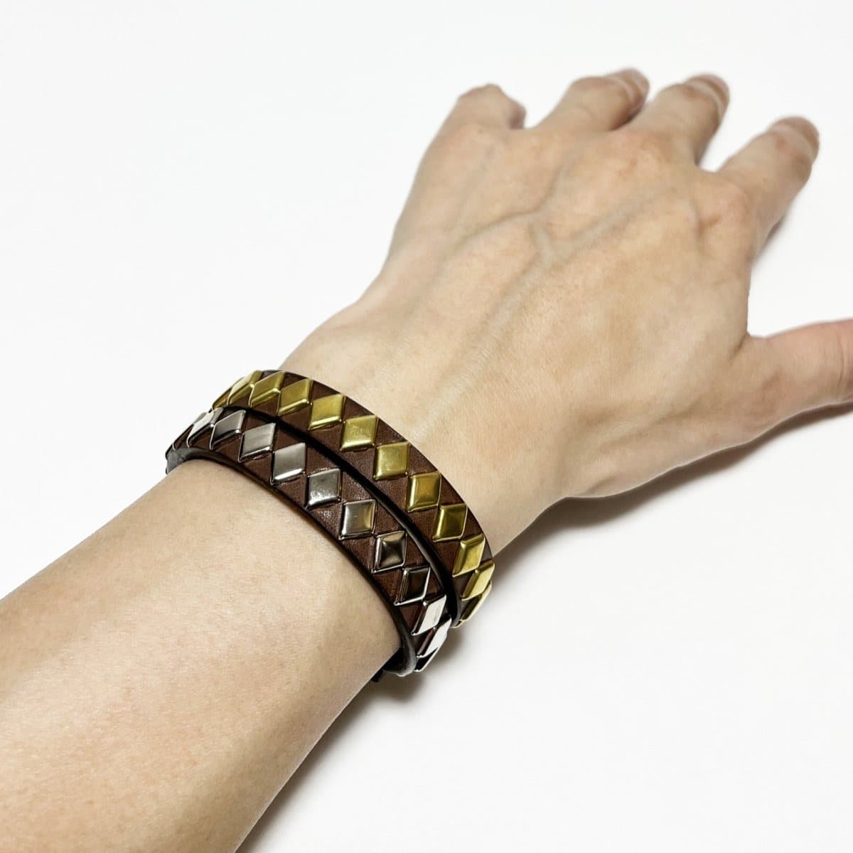 Diamond Studs Wristband〈Brown〉
