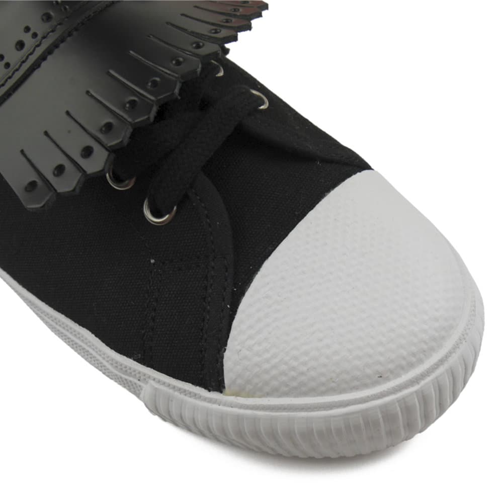 着脱式キルトシュータンを装着したルーマニア製ヴァルカナイズド製法のコットンキャンバススニーカー つま先