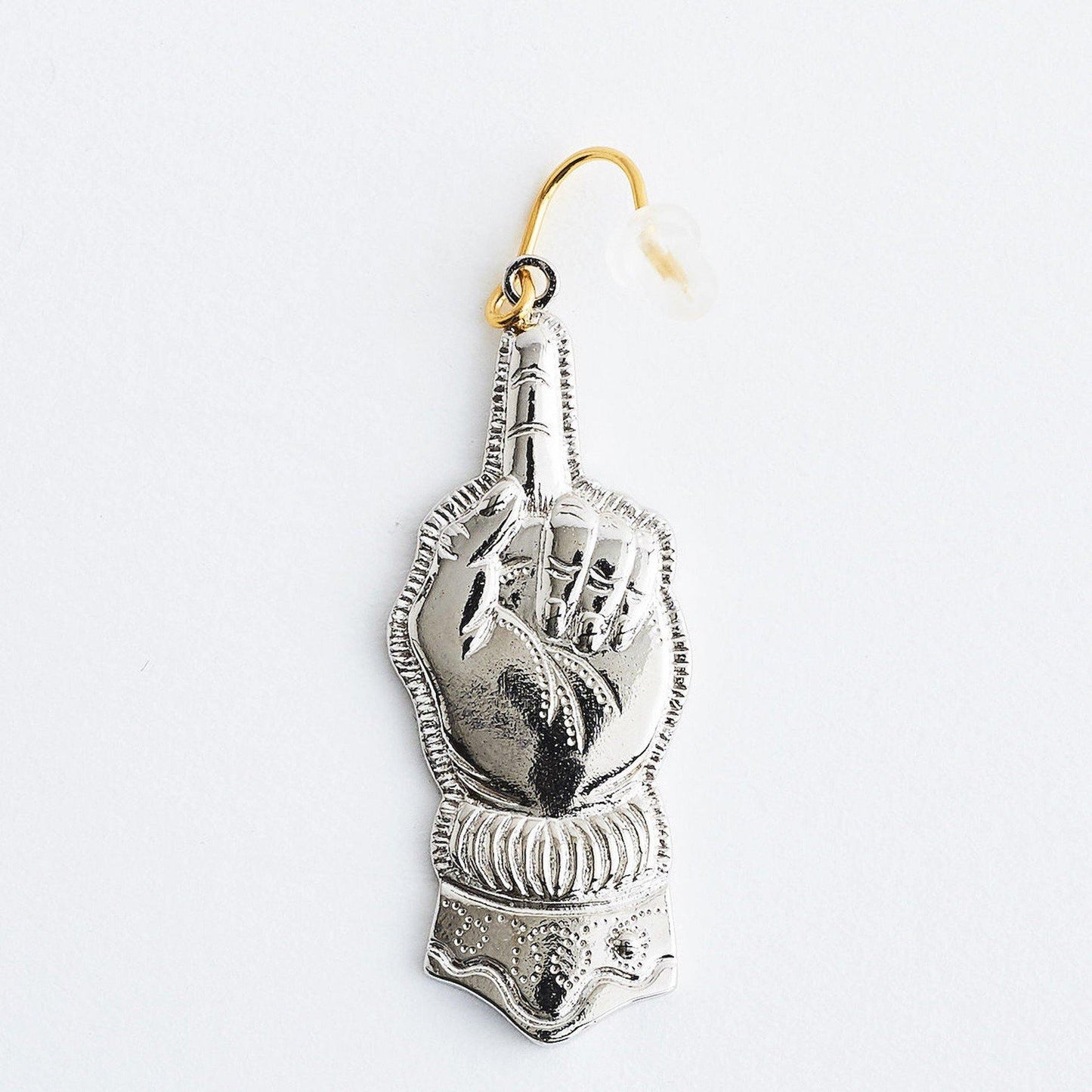 Aquvii × HAMADARAKA | 指差しサインをモチーフにしたピアスとネックレス - Sopwith camel