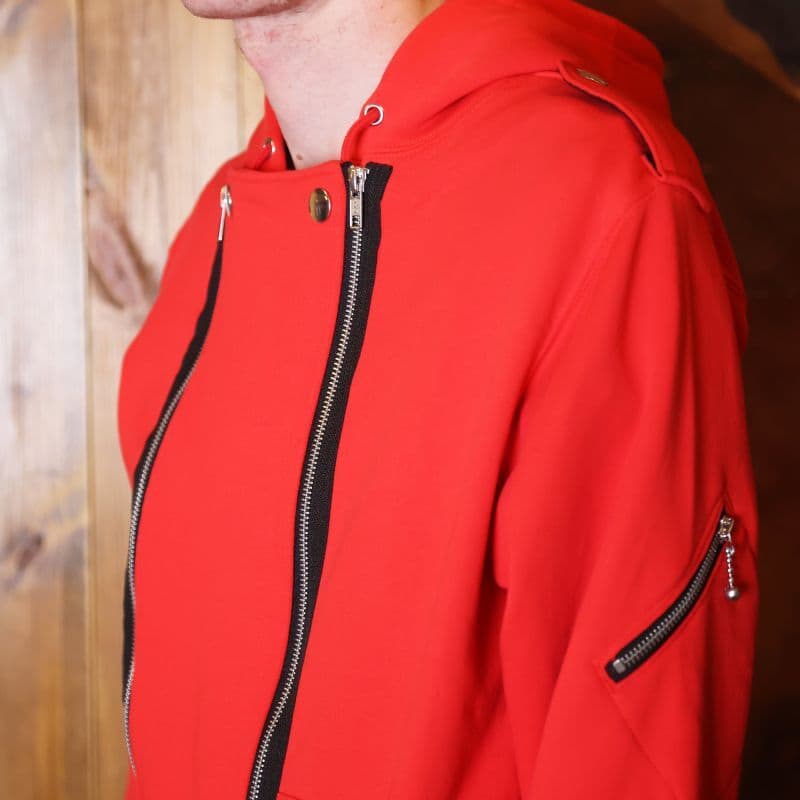 ライダースジャケット風ジップアップフーディ Red 着用画像 横 アップ