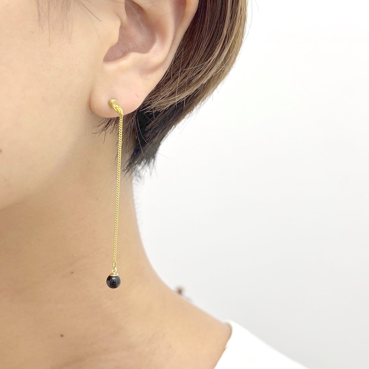 Aquvii(アクビ) | 白と黒の振り子がゆれる催眠術師をイメージしたピアス Hypnosis pierce - Sopwith camel