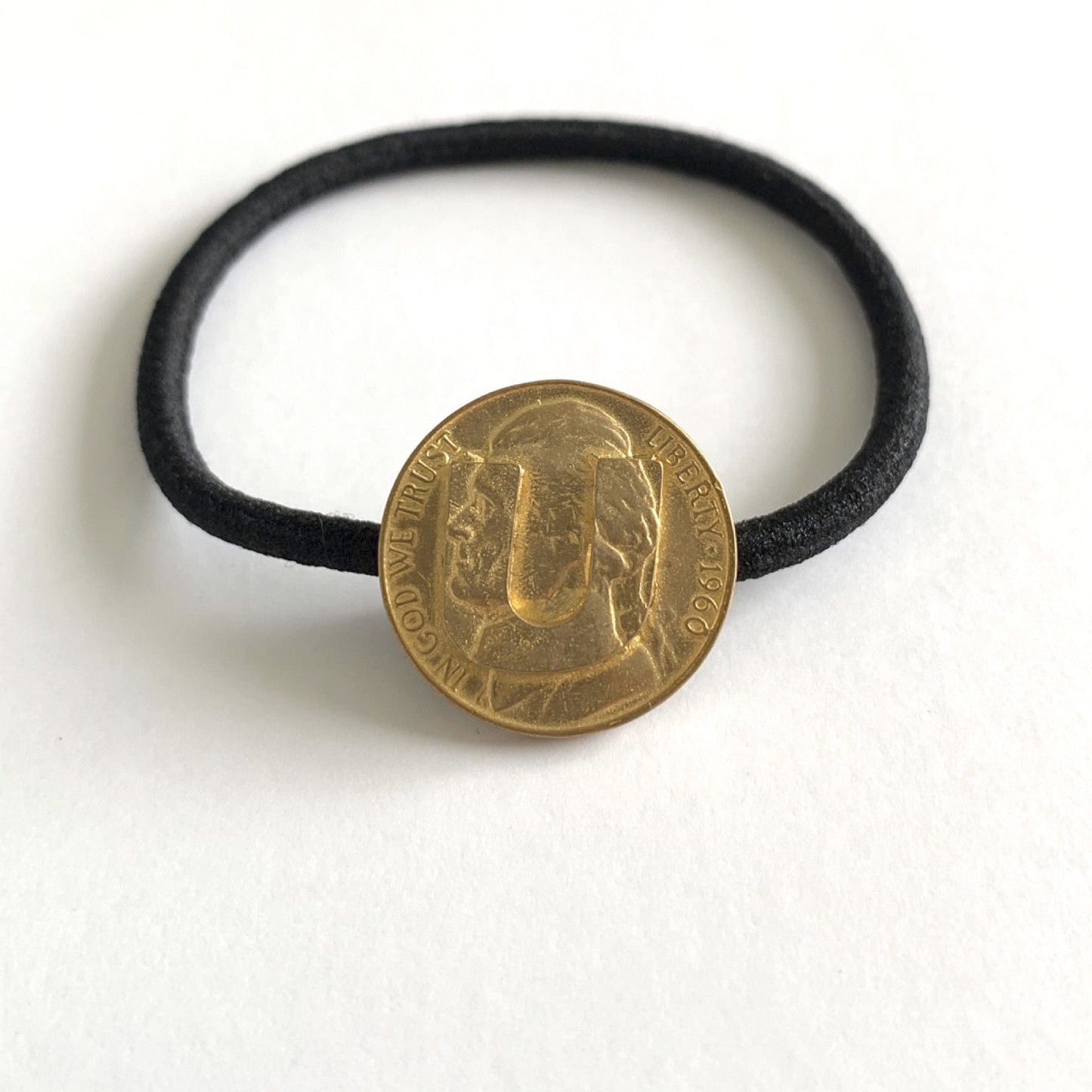 Aquvii(アクビ) | ヴィンテージコインを型取りイニシャルをのせたヘアゴム Initial Coin Hair Ring - Sopwith camel