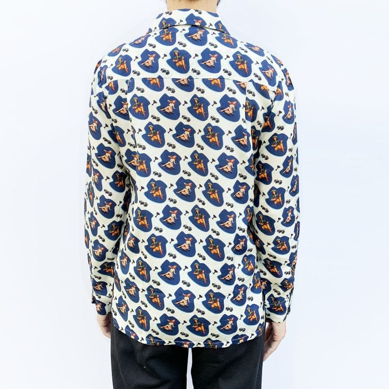 Original John(オリジナル ジョン) | ピンナップガール柄を全面にプリントした男心をくすぐる長袖オープンカラーシャツ〈Ivory〉 - Sopwith camel