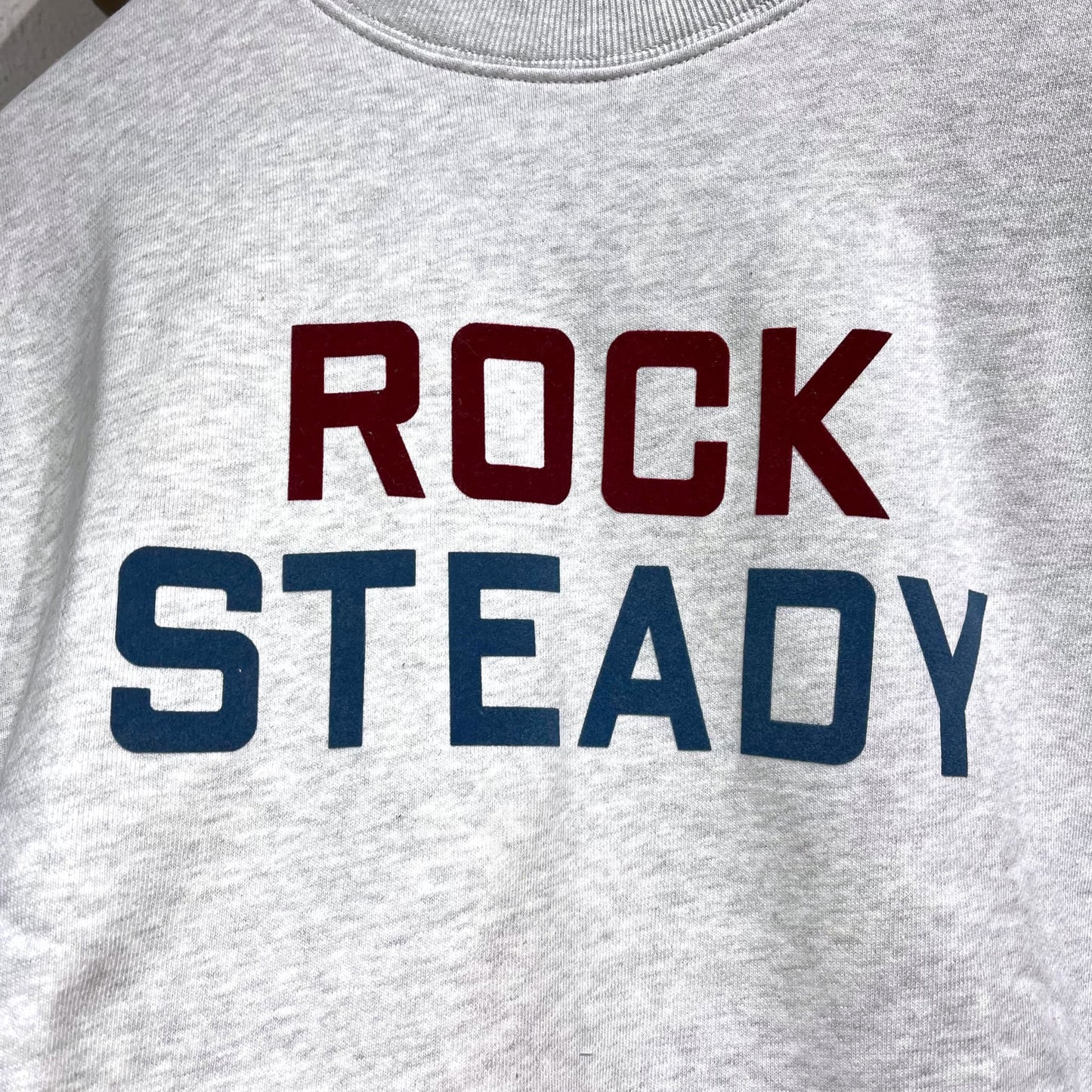 OR GLORY(オア・グローリー) | 40’sの古いフォントをアレンジした"ROCKSTEADY"プリントのクルーネック〈Grey〉 - Sopwith camel