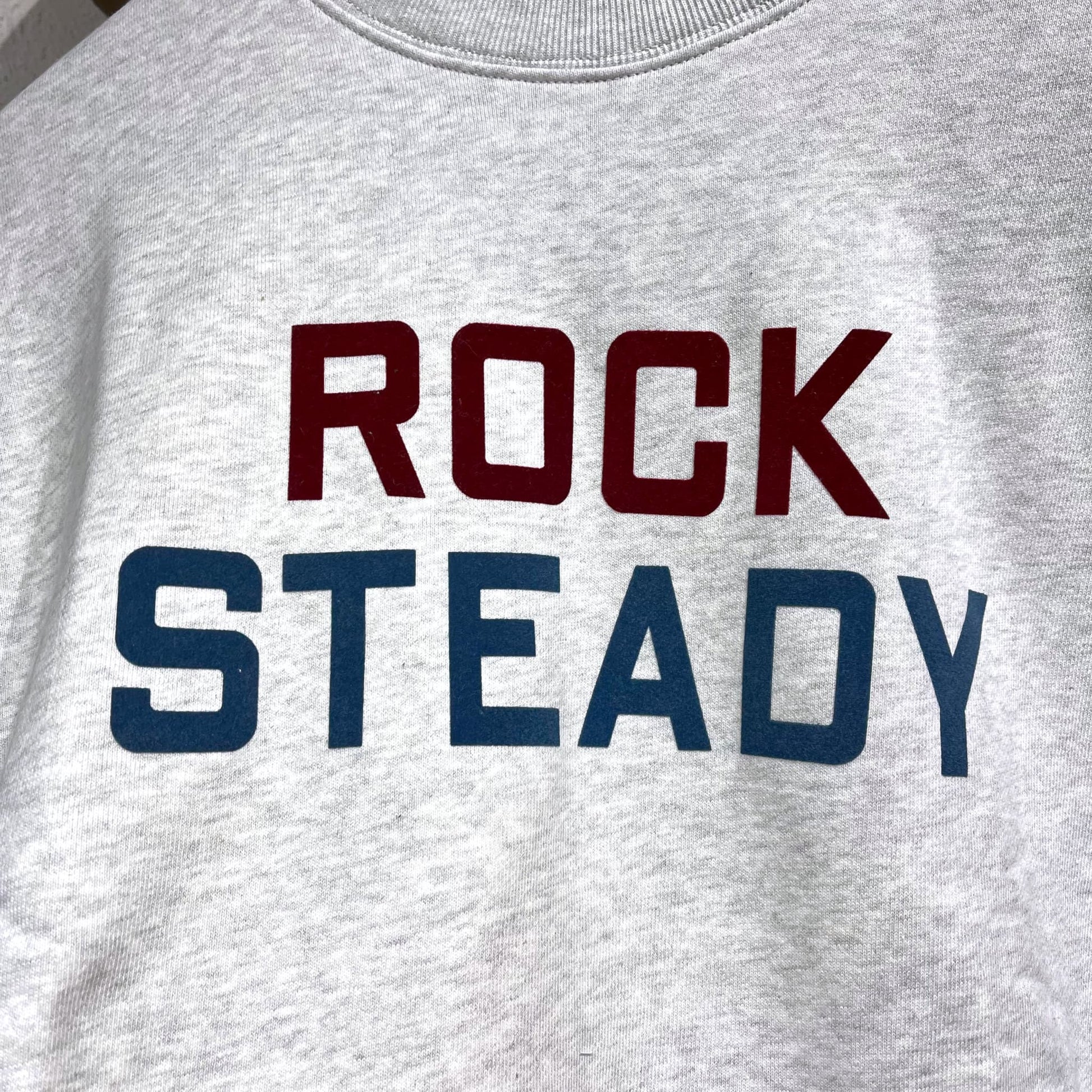 OR GLORY(オア・グローリー) | 40’sの古いフォントをアレンジした"ROCKSTEADY"プリントのクルーネック〈Grey〉 - Sopwith camel