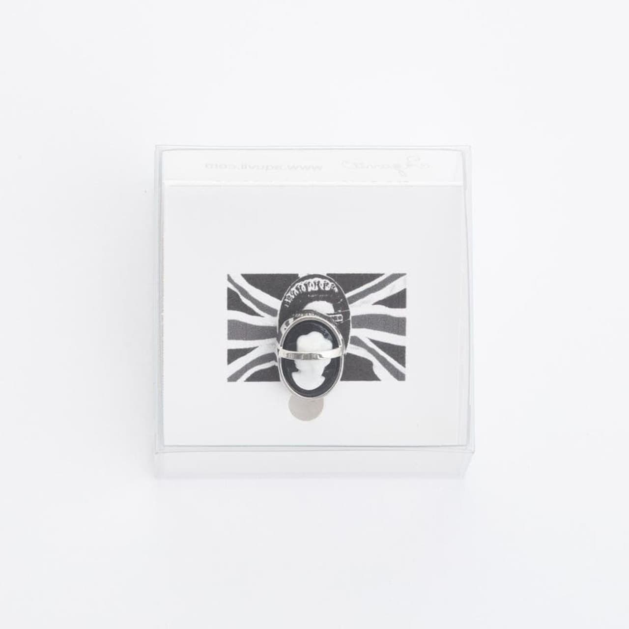 Blinds cameo Pierce
