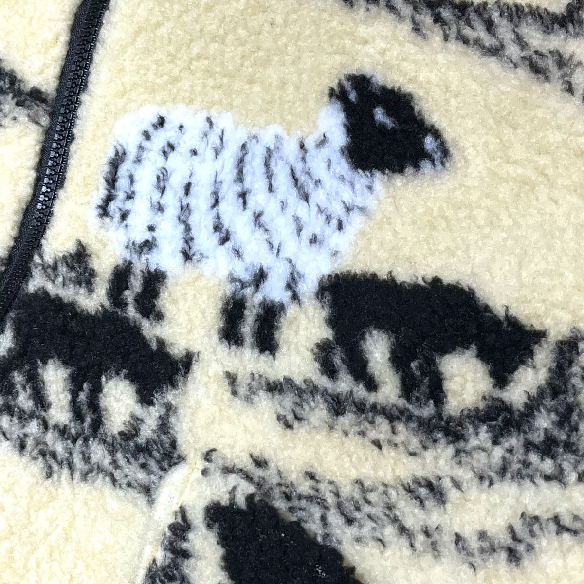 FARFIELD ZIP C/D〈Natural Sheep&Lamb〉