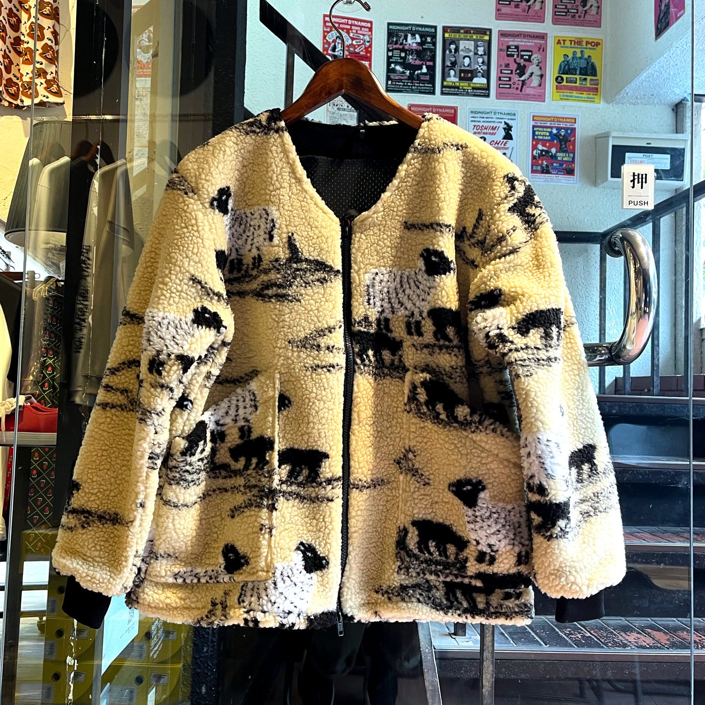 FARFIELD ORIGINAL | 英国製 カーディガンタイプのフリースジャケット〈ヒツジ柄〉正面