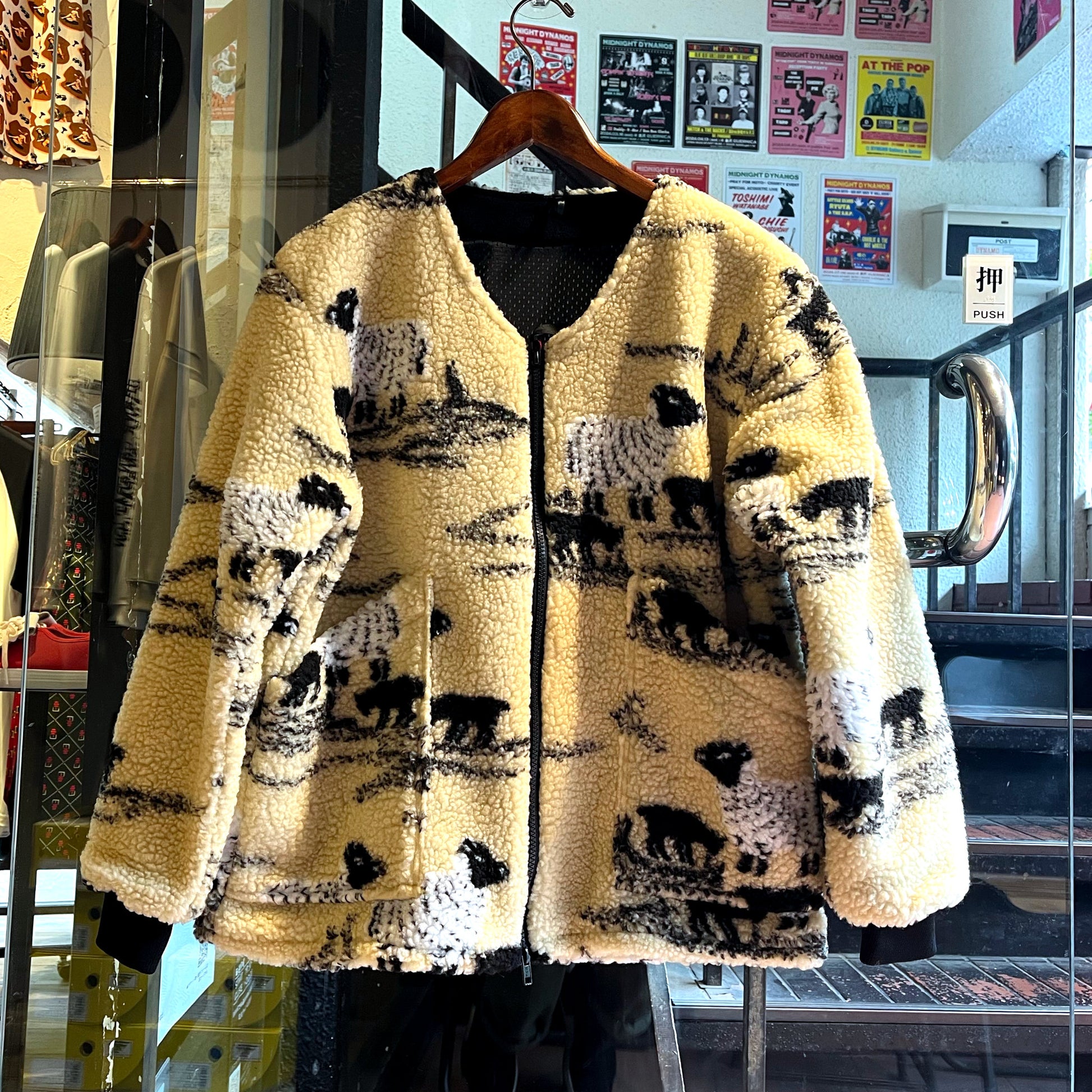 FARFIELD ORIGINAL | 英国製 カーディガンタイプのフリースジャケット〈ヒツジ柄〉正面