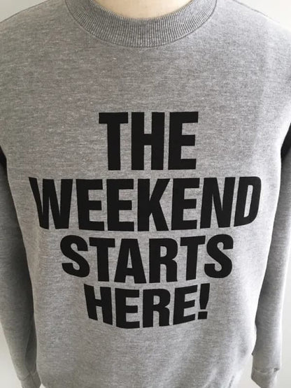 "THE WEEKEND STARTS HERE" Crew Sweat〈Heather Grey〉