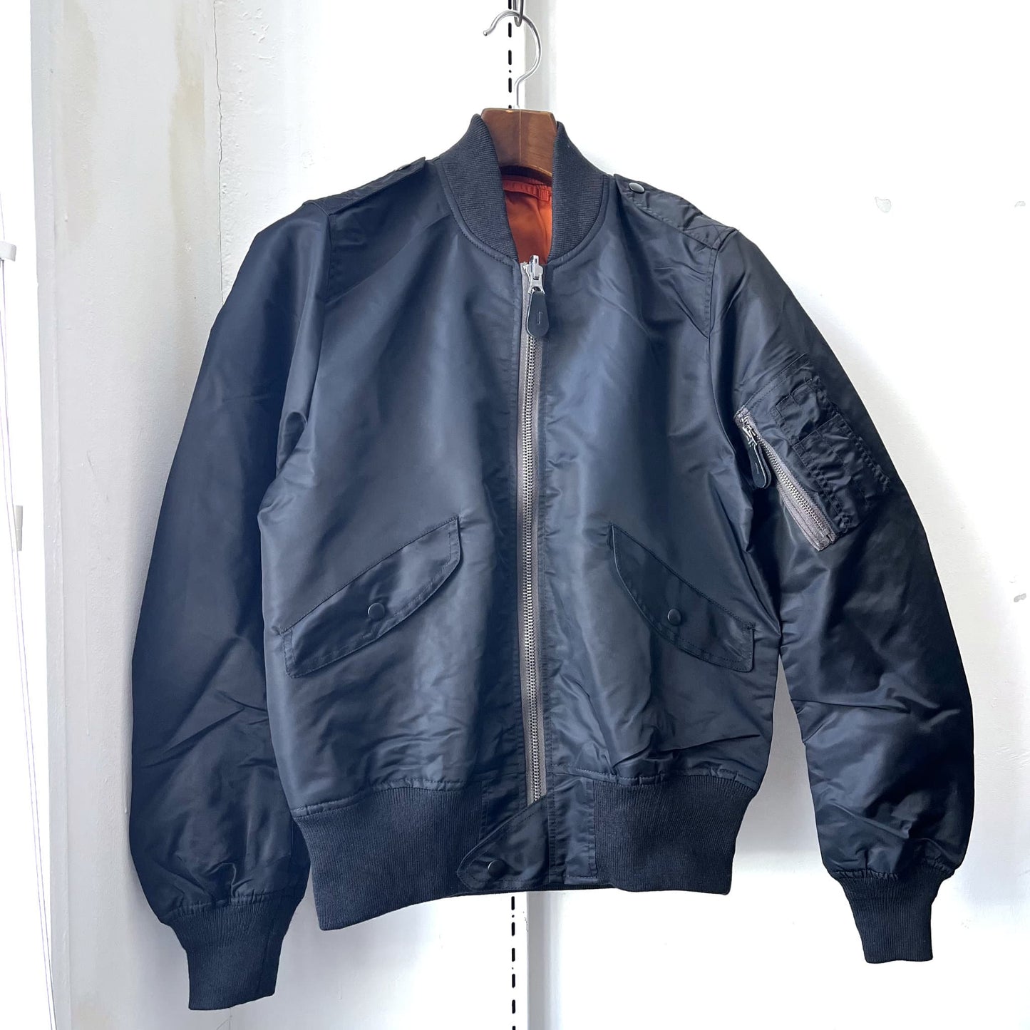 【訳あり】L-2B [MIL-J-7448E] Replica〈Black〉