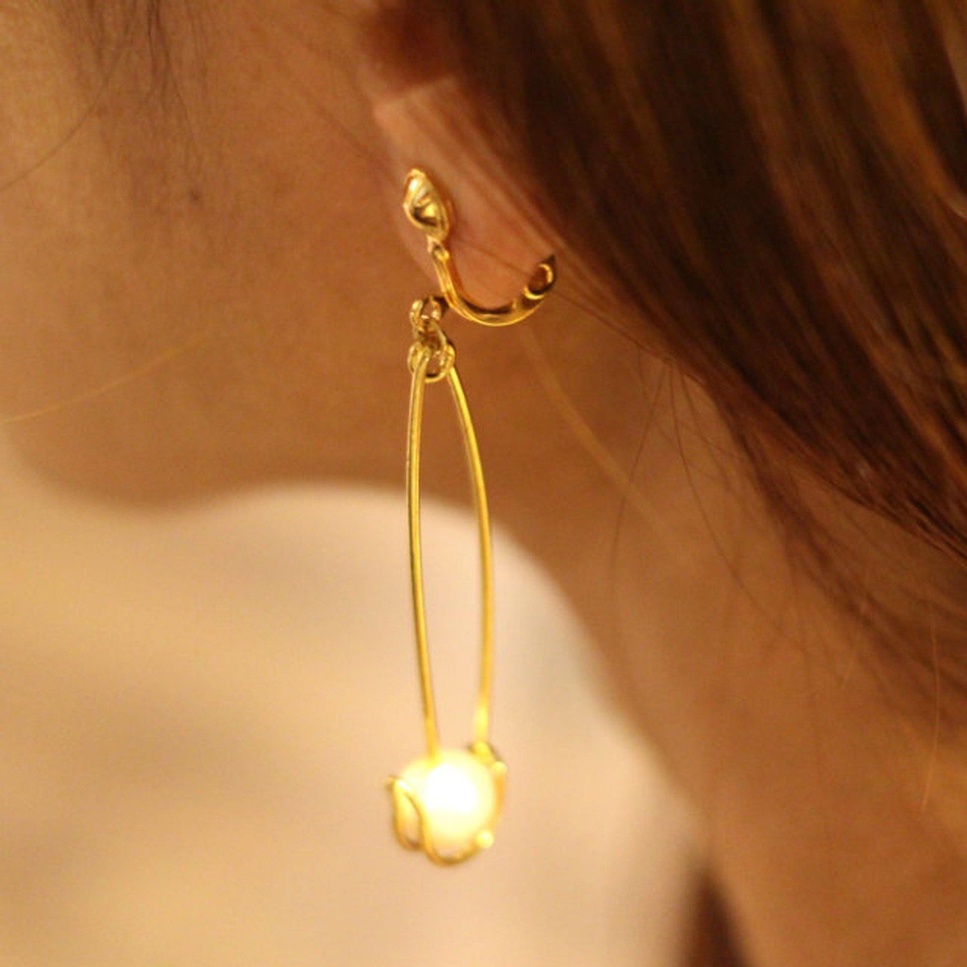 Aquvii(アクビ) | 安全ピンをモチーフにしたパールの両耳イヤリング Safety pin earring [aq.081] - Sopwith camel