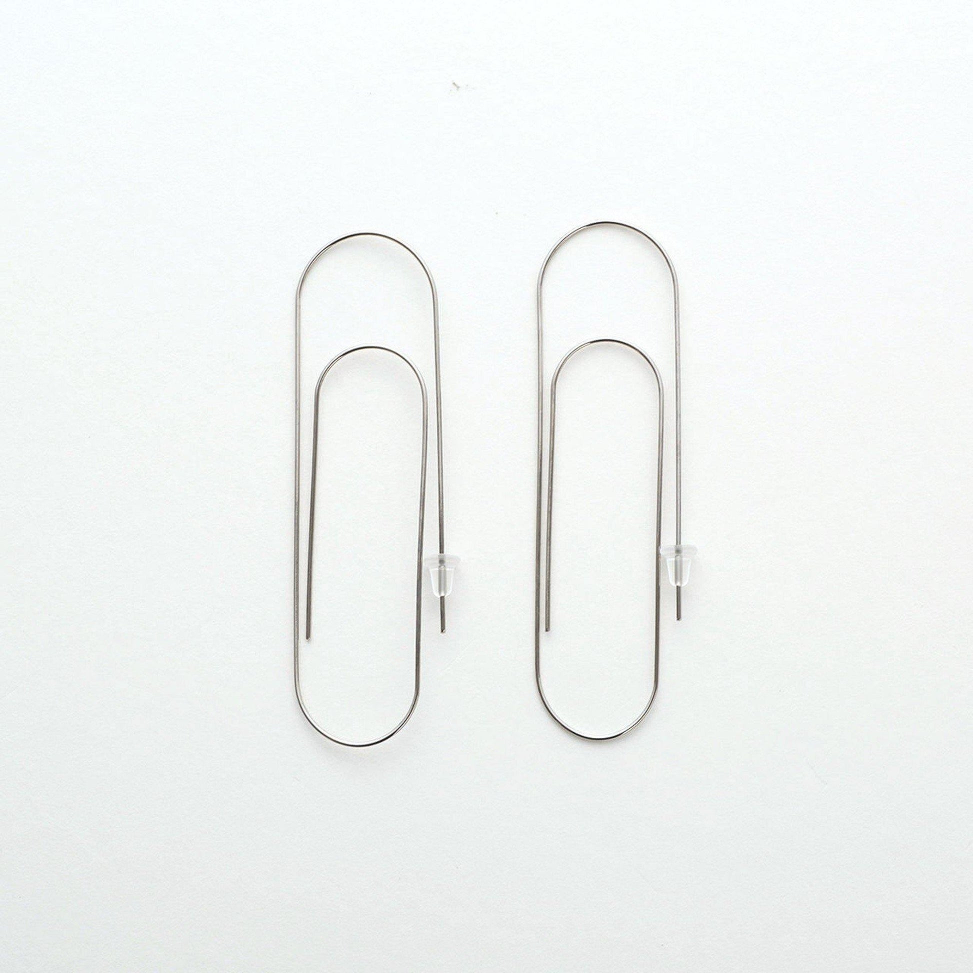 Aquvii(アクビ) | 大きめサイズのゼムクリップをモチーフにしたチタン製ピアス Titan clip pierce [aq.075] - Sopwith camel