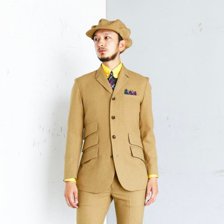 Original John(オリジナル ジョン) | 多重付けのフラップとボタンが特徴的な一重の4ボタンジャケット〈Beige〉 - Sopwith camel