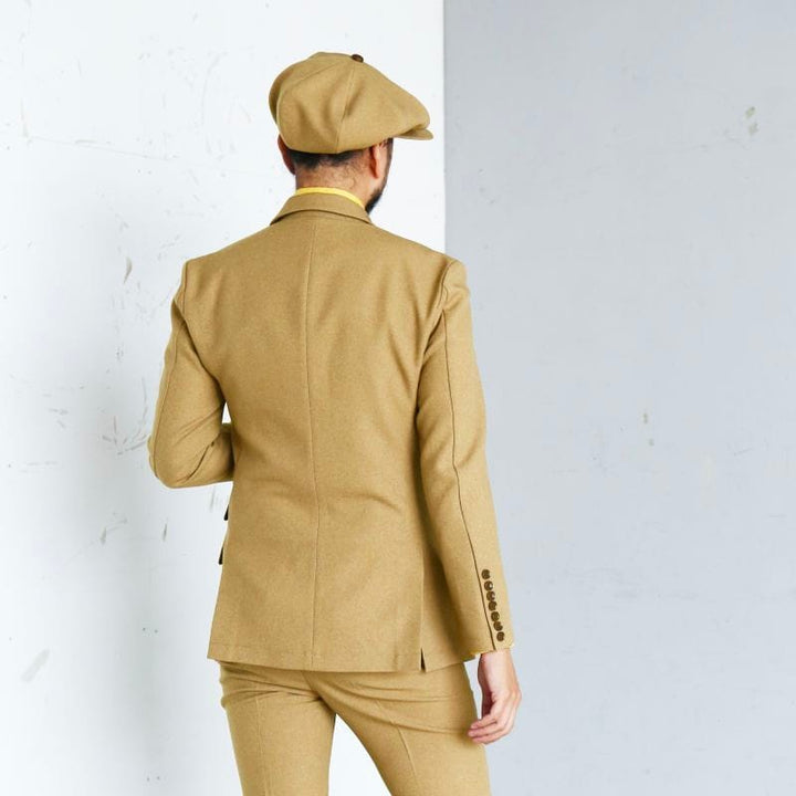 Original John(オリジナル ジョン) | 多重付けのフラップとボタンが特徴的な一重の4ボタンジャケット〈Beige〉 - Sopwith camel