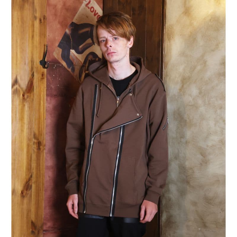 ライダースジャケット風ジップアップフーディ Brown 着用画像 正面 アレンジ