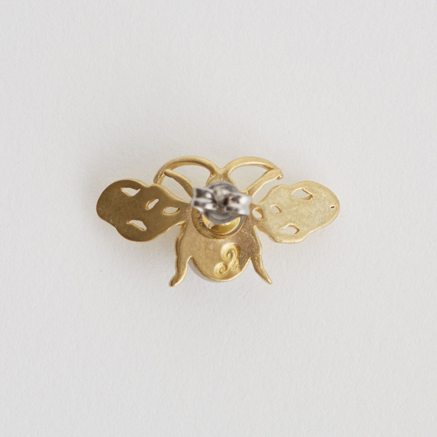 Aquvii(アクビ) × HAMADARAKA | 【コラボ】蜂をモチーフにしたピアス BUZZZ pierce [aq.084] - Sopwith camel