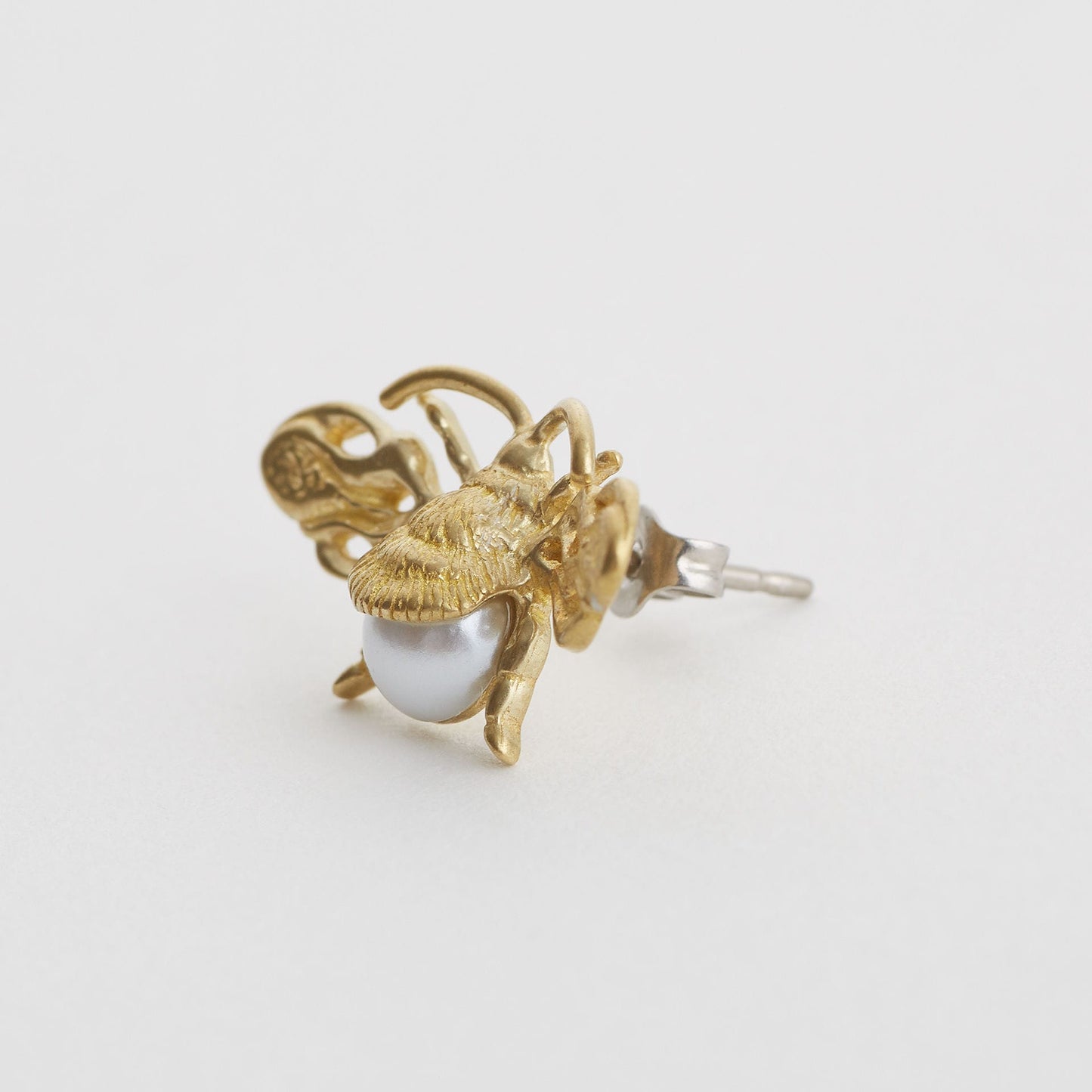 Aquvii(アクビ) × HAMADARAKA | 【コラボ】蜂をモチーフにしたピアス BUZZZ pierce [aq.084] - Sopwith camel