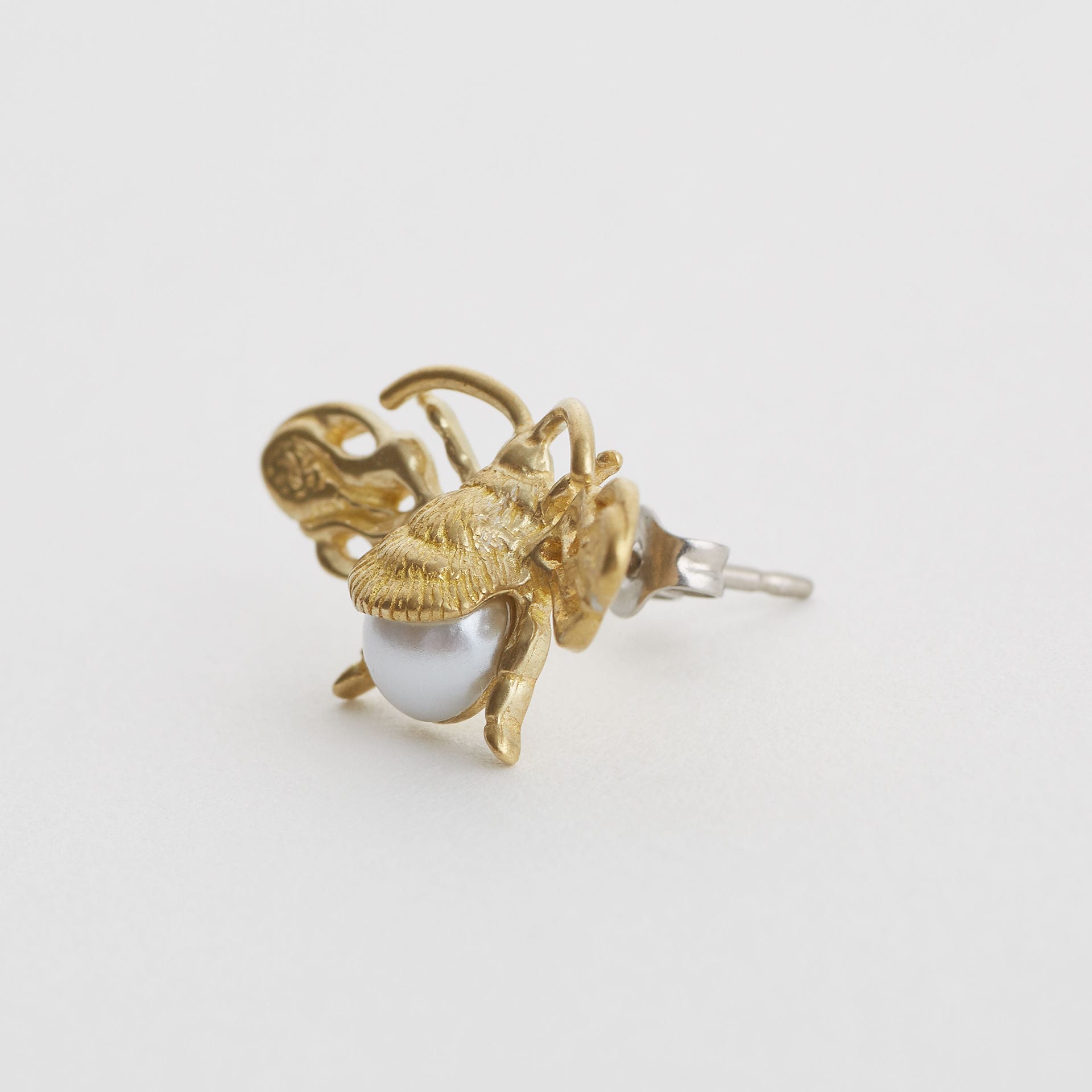 Aquvii(アクビ) × HAMADARAKA | 【コラボ】蜂をモチーフにしたピアス BUZZZ pierce [aq.084] - Sopwith camel