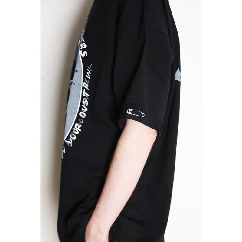 Original John(オリジナル ジョン) | "GOD SAVE THE QUEEN"デザインに手書きデザインを重ねたビッグシルエットTシャツ〈Sand〉 - Sopwith camel