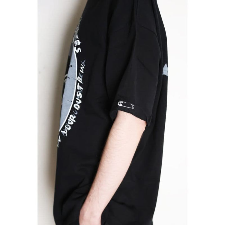 Original John(オリジナル ジョン) | "GOD SAVE THE QUEEN"デザインに手書きデザインを重ねたビッグシルエットTシャツ〈Sand〉 - Sopwith camel