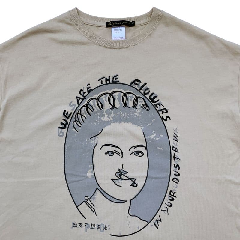 Original John(オリジナル ジョン) | "GOD SAVE THE QUEEN"デザインに手書きデザインを重ねたビッグシルエットTシャツ〈Sand〉 - Sopwith camel