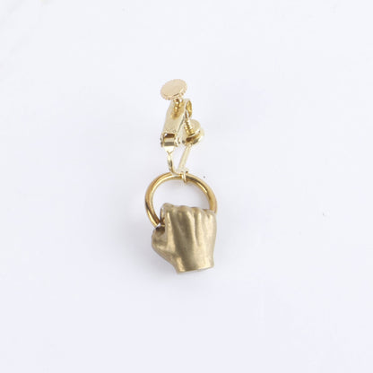 Aquvii(アクビ) | グッと握った拳がモチーフのアクセサリー(ネックレス・ピアス) - Sopwith camel