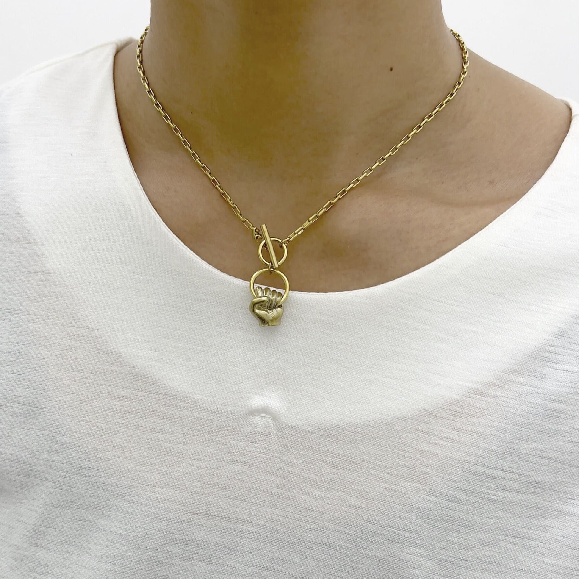 Aquvii(アクビ) | グッと握った拳がモチーフのアクセサリー(ネックレス・ピアス) - Sopwith camel