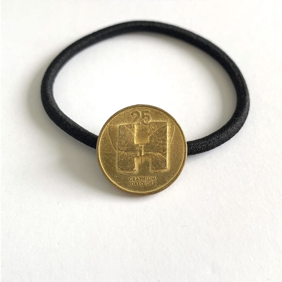 Aquvii(アクビ) | ヴィンテージコインを型取りイニシャルをのせたヘアゴム Initial Coin Hair Ring - Sopwith camel