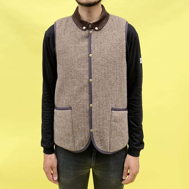 Original John(オリジナル ジョン) | 特別別注 キルティングライニングのツイードB.D.ベスト 〈Brown〉 - Sopwith camel