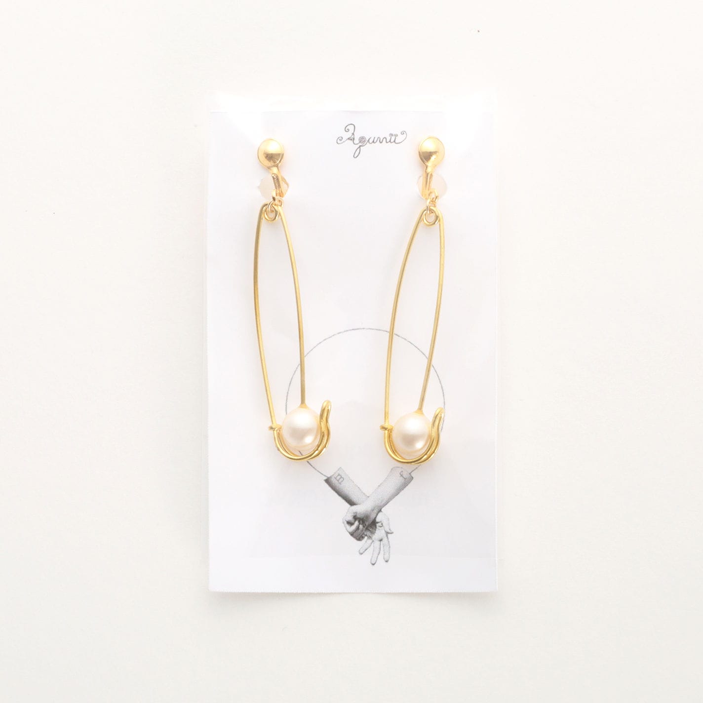 Aquvii(アクビ) | 安全ピンをモチーフにしたパールの両耳イヤリング Safety pin earring [aq.081] - Sopwith camel