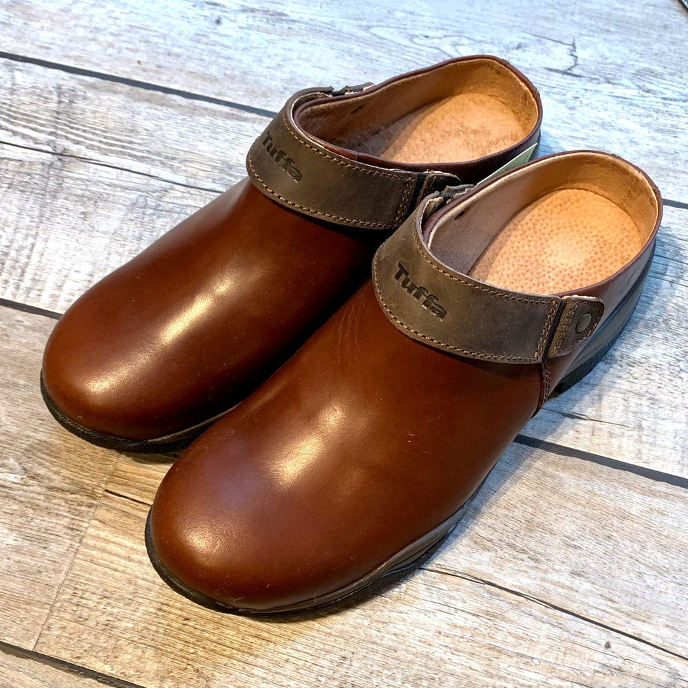 TUFFA BOOTS (タッファ ブーツ) | ジョッキーサンダル CARLOW レザー クロッグ 〈Brown〉 - Sopwith camel